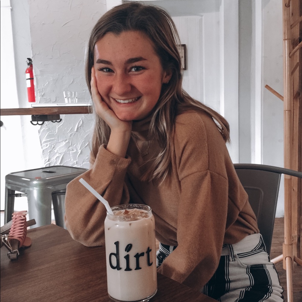 Meet your Posher, Ava